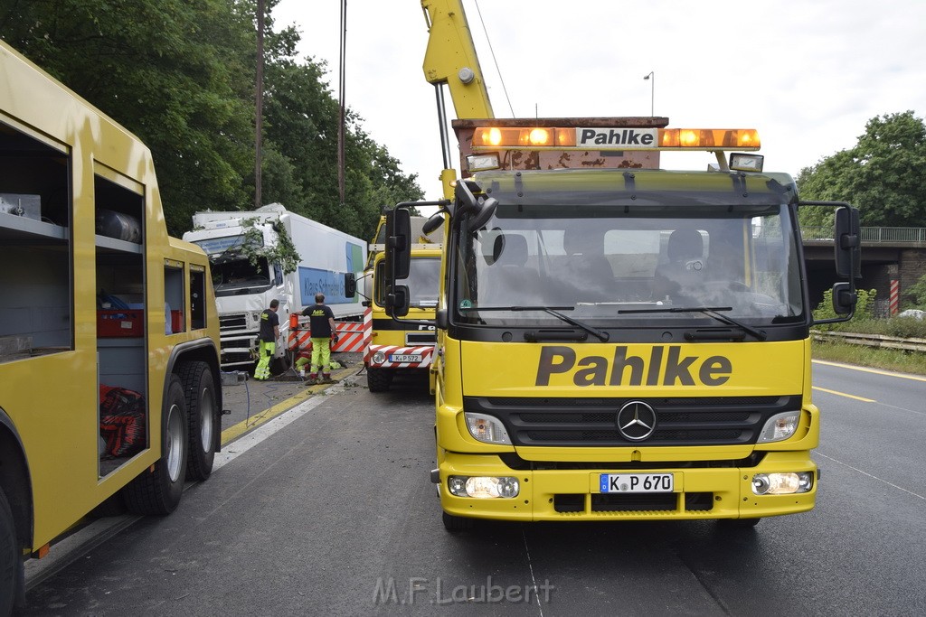 Schwerer VU A 3 Rich Oberhausen Hoehe AK Leverkusen P624.JPG - Miklos Laubert